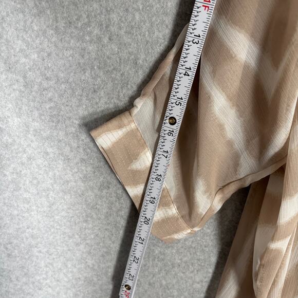 Chicos Blouse Tan Medium Sheer Animal Flowy Lagenlook Artsy Popover Neutral Tank - Picture 9 of 12